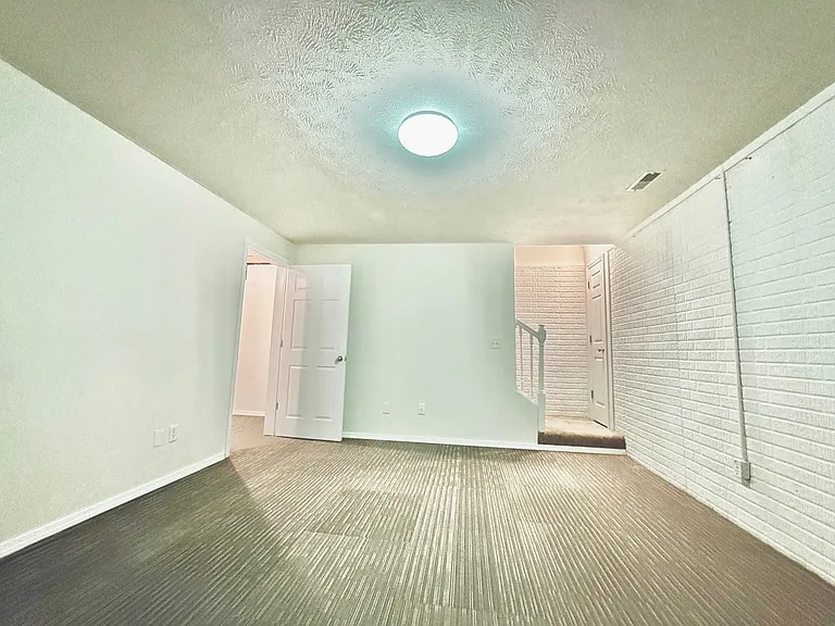 3 Ross Dr #6 — Photo 17