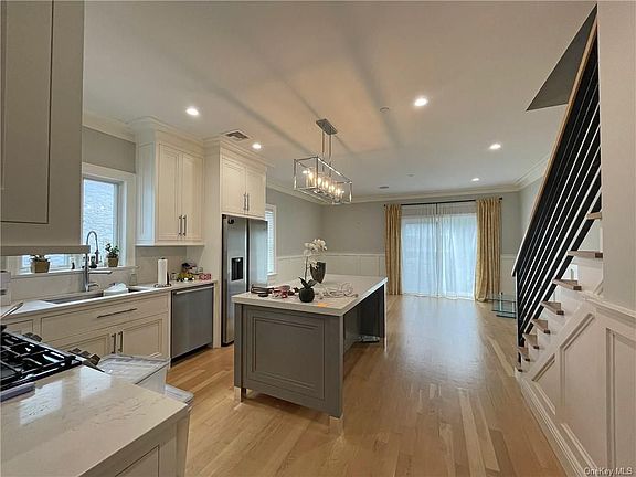 4th image of 24 Franklin Ave
