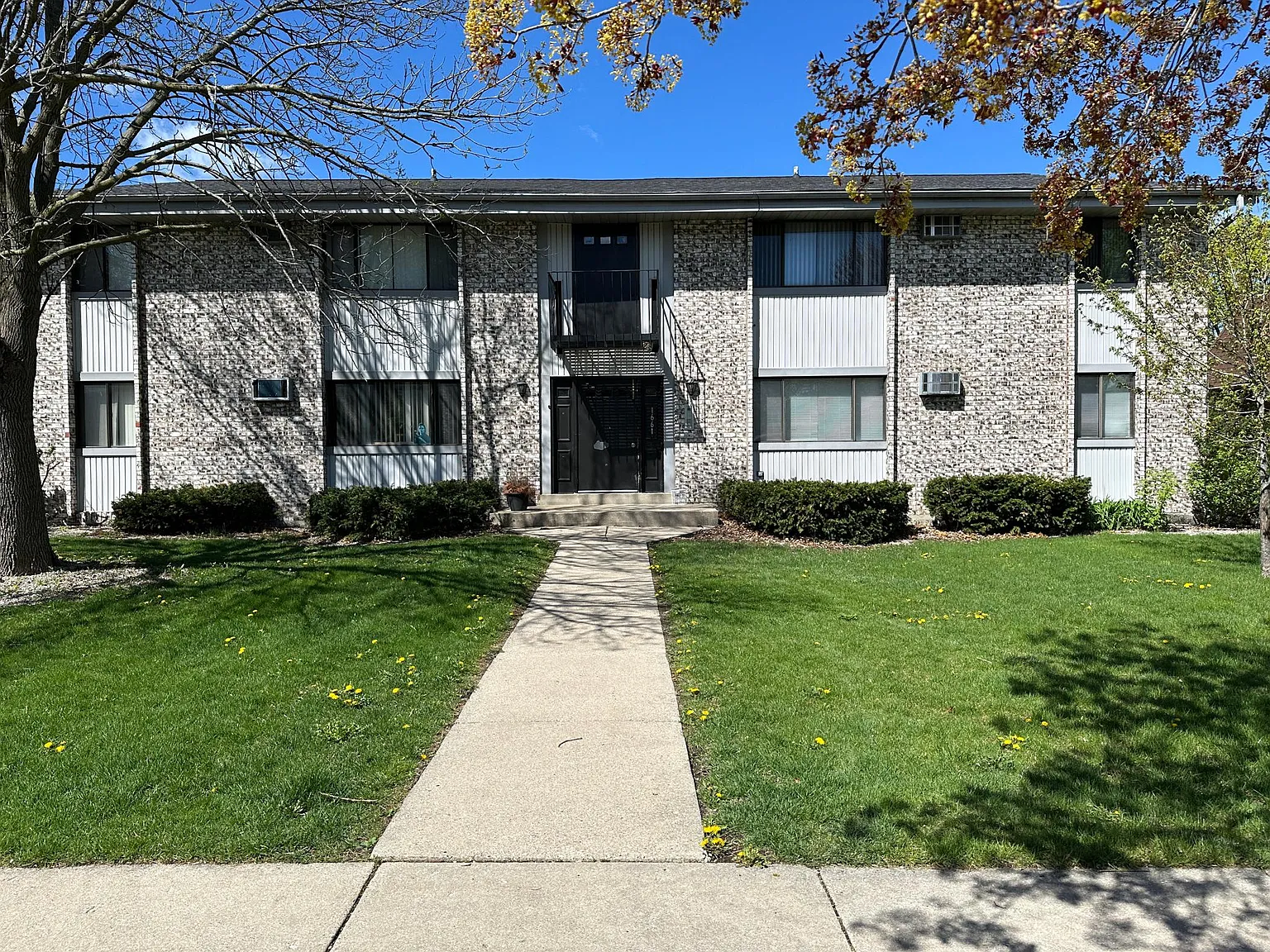 1661 S 115th Ct — Photo 4