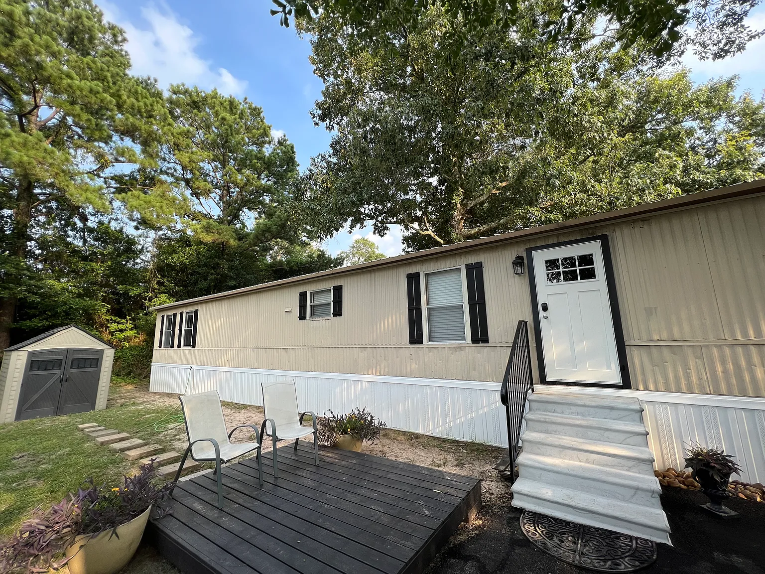 3 bed, 1216 sqft, $1,550 — Photo 1