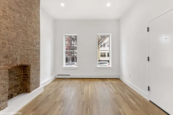 Rented by Venn NY Inc | media 8