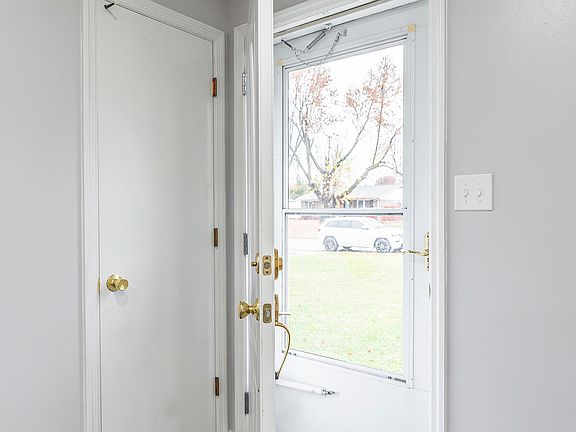 4th image of 205 Garden Park Dr