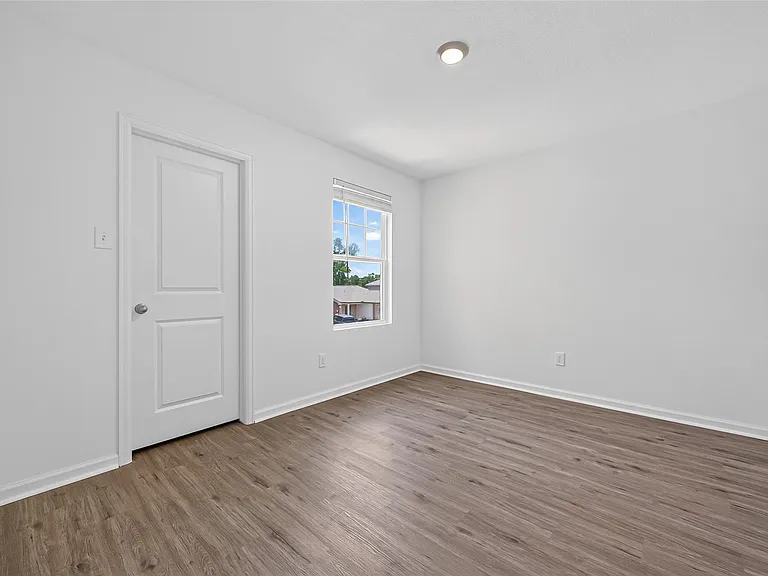 654 Amesbury Rd — Photo 30