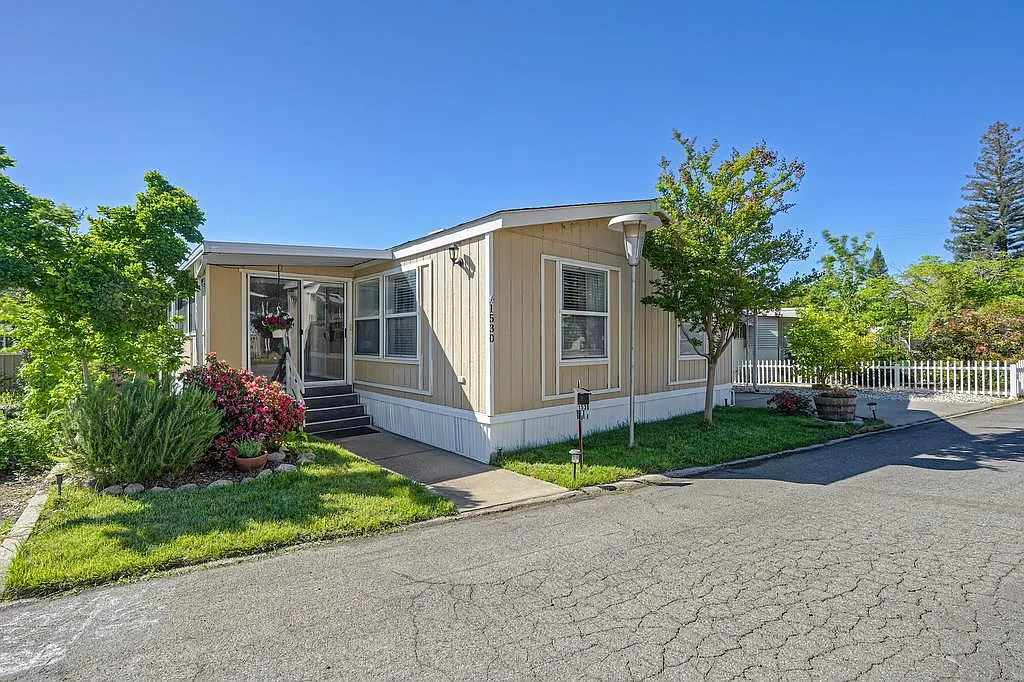 1530 Amy Dr photo 1