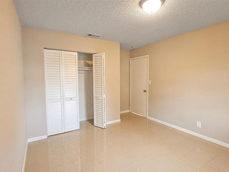 416 Lakeside Dr #129 — Photo 9