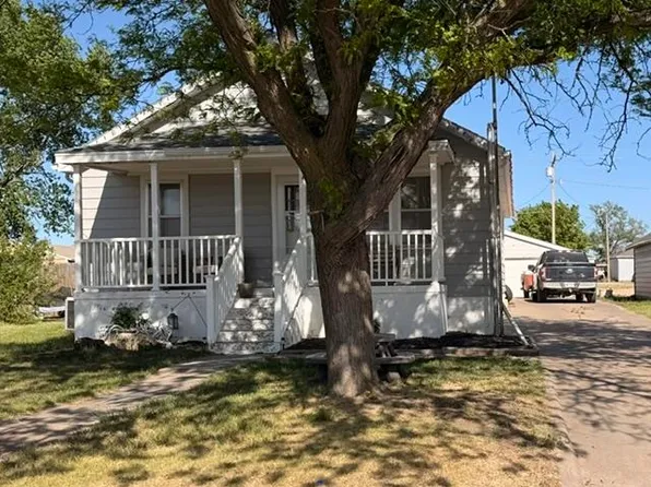 108 N 10th St, Wakeeney, KS 67672