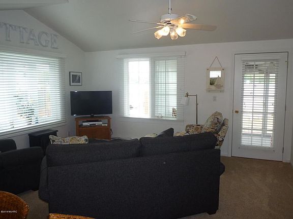 4th image of 82104 Waldron Dr