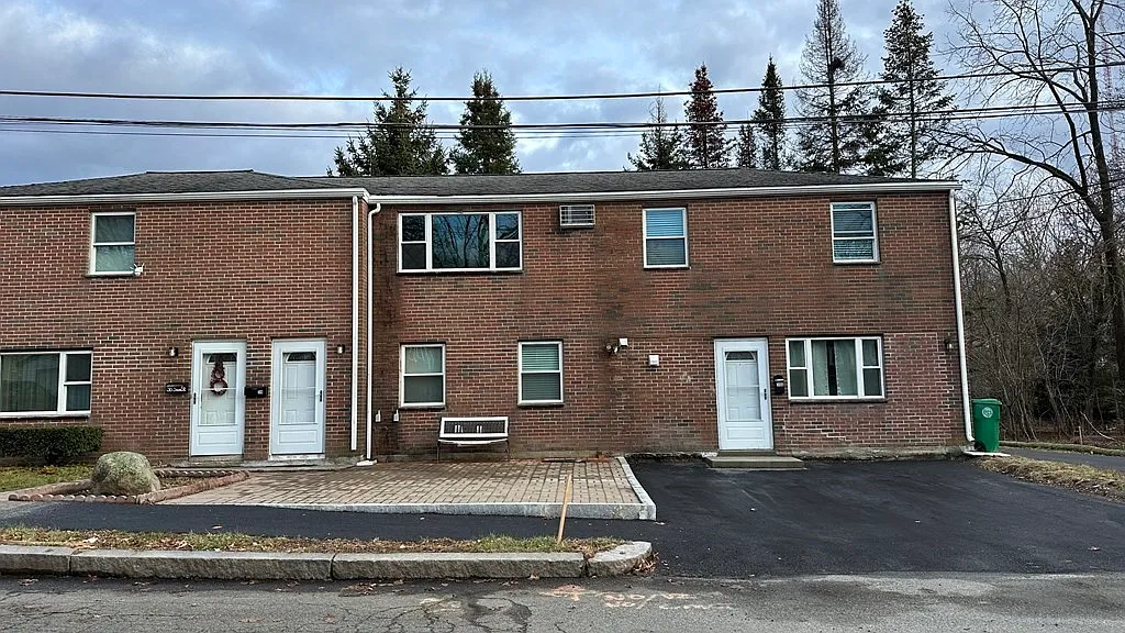 2 bed, 1.5 bath, 1300 sqft, $2,750 — Photo 1