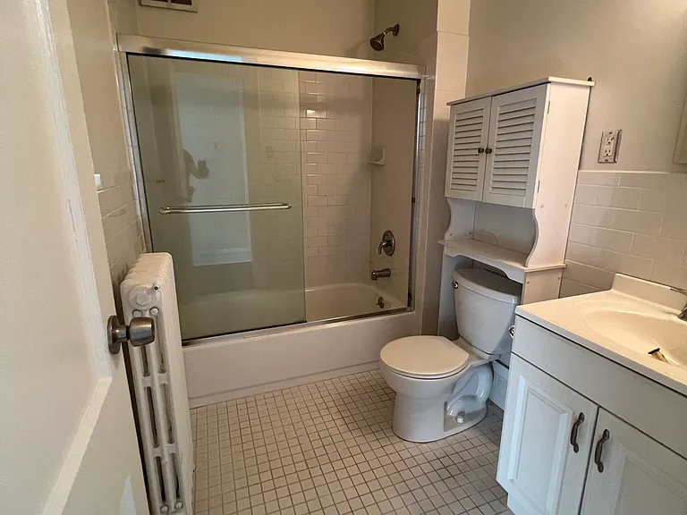 220 King St — Photo 5