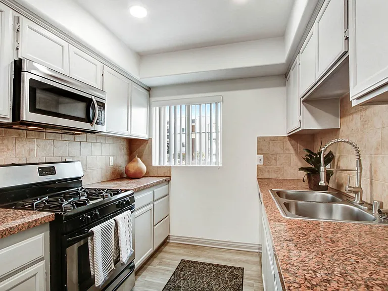 821 Wilcox Ave — Photo 14