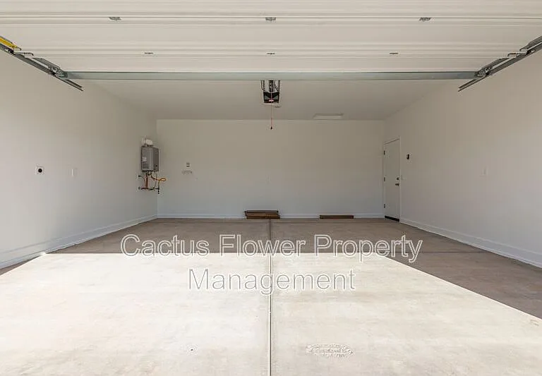 2124 W Sombra Ave — Photo 32
