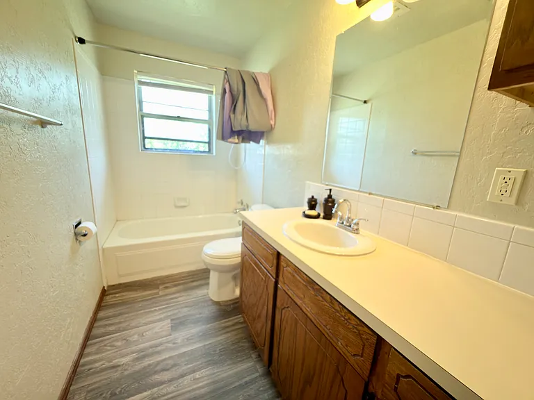 5810 NW Oak Ave — Photo 8