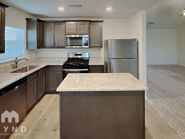 526 A D Crain St — Photo 8