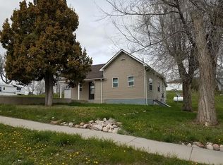 405 N 5th St, Hot Springs, SD 57747