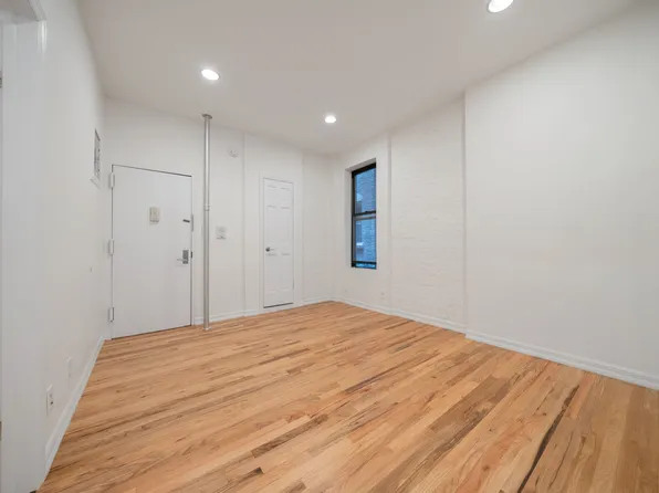 340 West 17th Street image 1 of 17