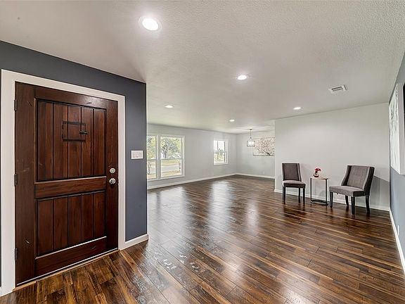 4th image of 3915 Crown Shore Dr
