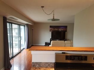 111 S Baybrook Dr #101, Palatine, IL 60074