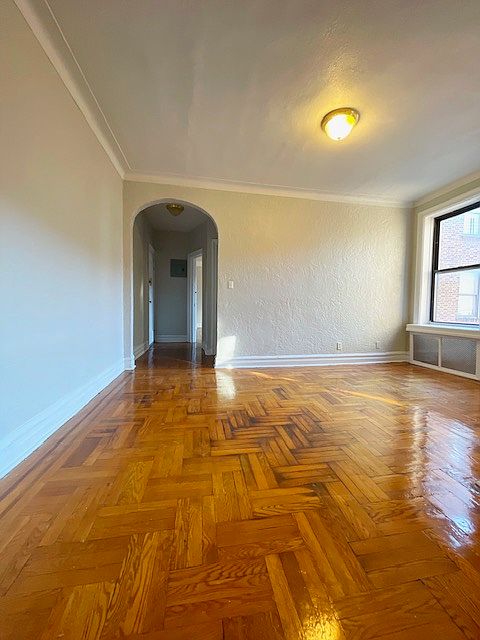 1st image of 200 E 18th St #5