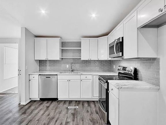 3rd image of 4216 N Stanton St