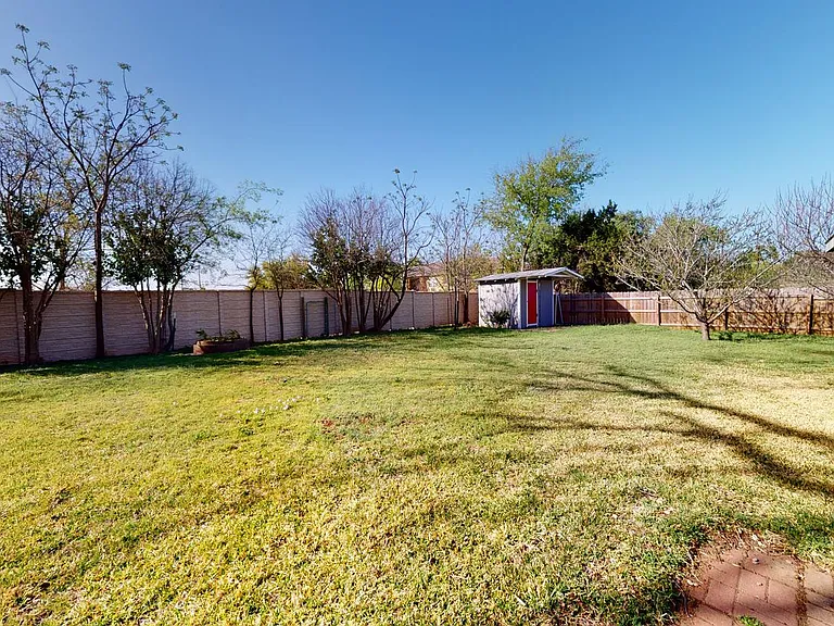 204 Monaco Dr — Photo 20