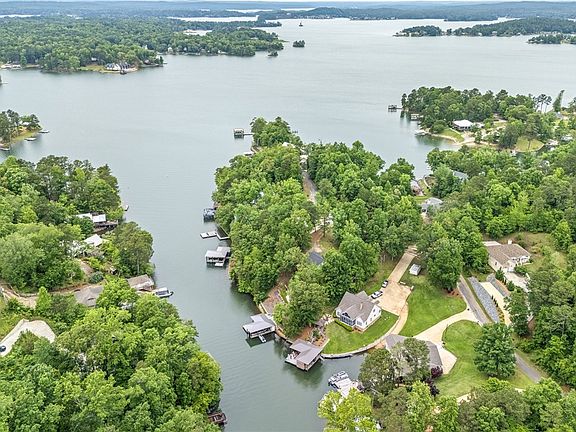 3rd image of 515 Warrior Ln