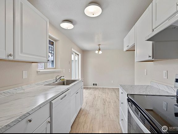3rd image of 117 128th Street Ct E #117