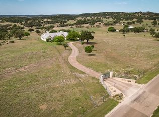 211 Creekwood Rd N, Kerrville, TX 78028