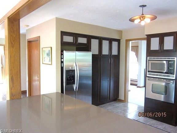 4th image of 555 Rocky Hollow Dr