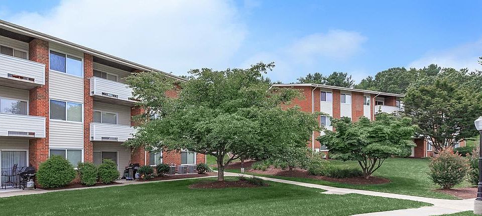 1st image of 301 Hampton Ct