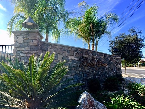 BELLA TERRA ENTRANCE