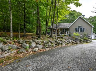 22 Eisenhower Court, Naples, ME 04055
