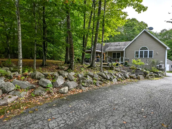 22 Eisenhower Court, Naples, ME 04055