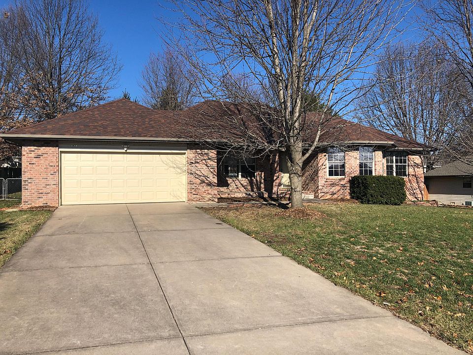1st image of 107 Pebble Creek Ln