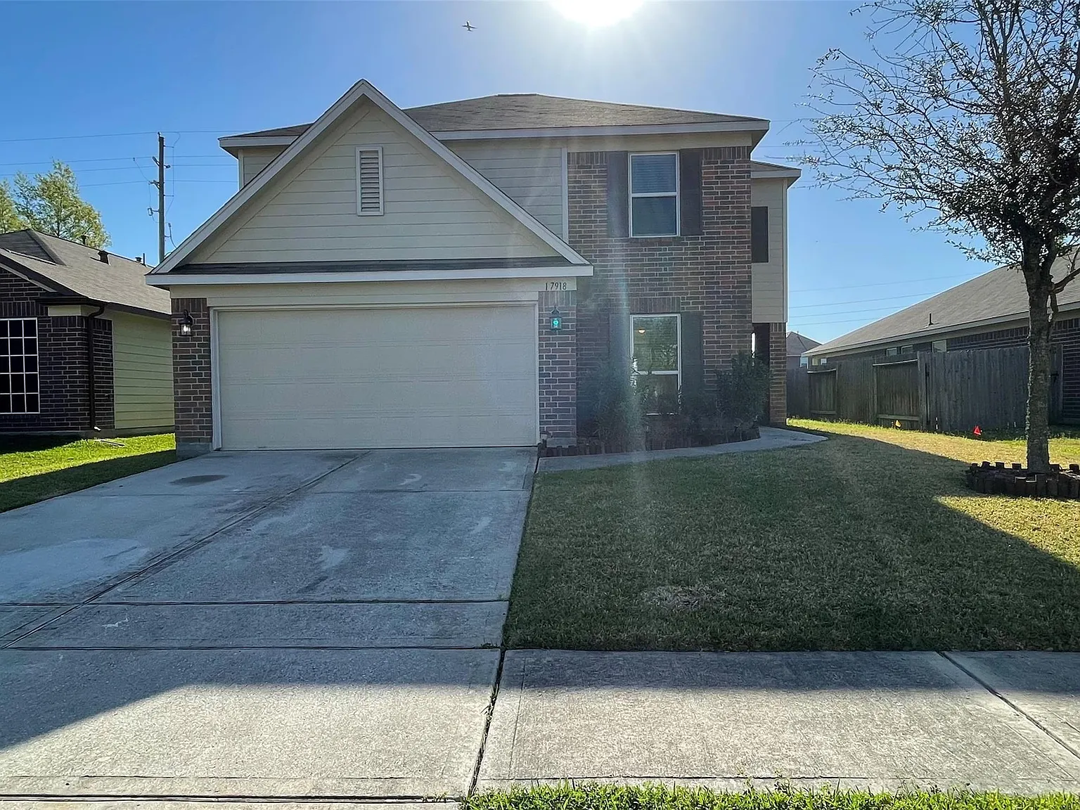 5 bed, 2.5 bath, 2675 sqft, $2,150 — Photo 2