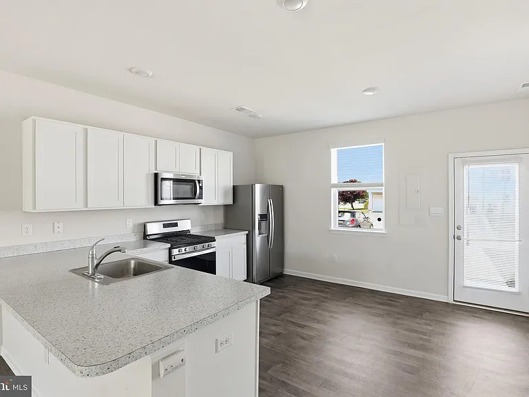 521 Ridgely Blvd — Photo 8