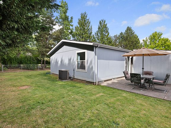 5th image of 2315 SW Rose Ct #53
