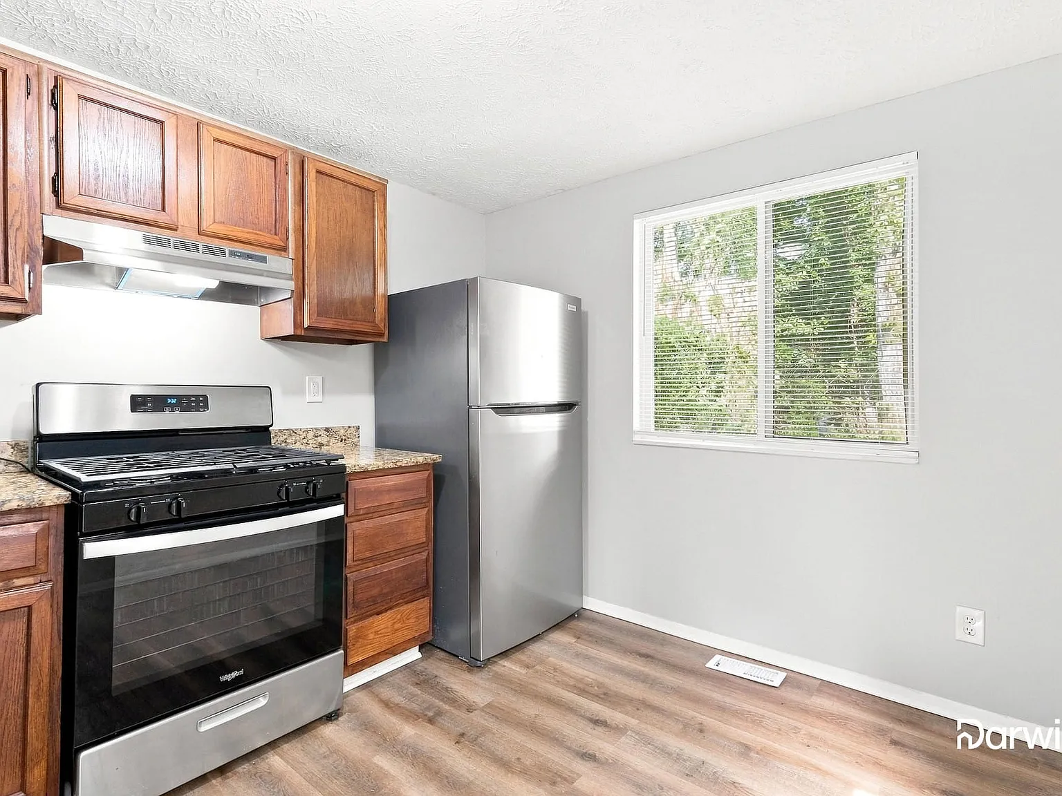 3 bed, 2.0 bath, 1144 sqft, $1,575 — Photo 4