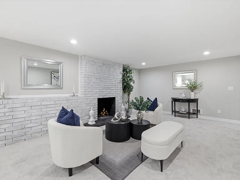 1113 S Pearl St — Photo 24