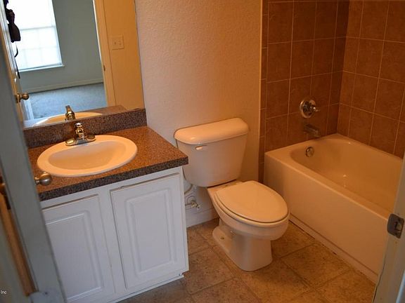 4th image of 1 Dogwood Circle Pl