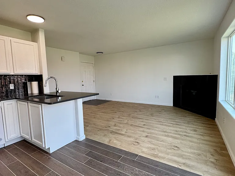 1603 E Coeur D Alene Ave #A — Photo 5