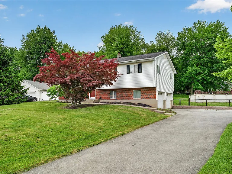 76 Maureen Dr — Photo 4