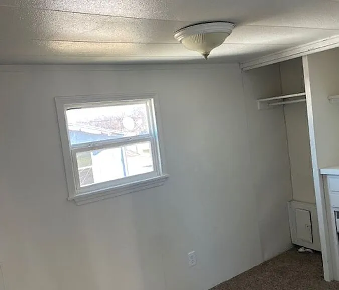 122 Court Dr — Photo 5