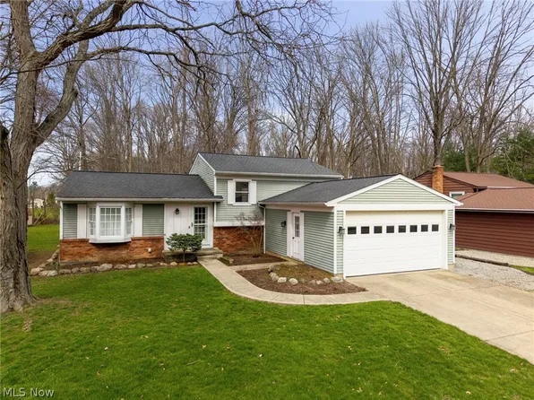 26772 Skyline Dr, Olmsted Township, OH 44138