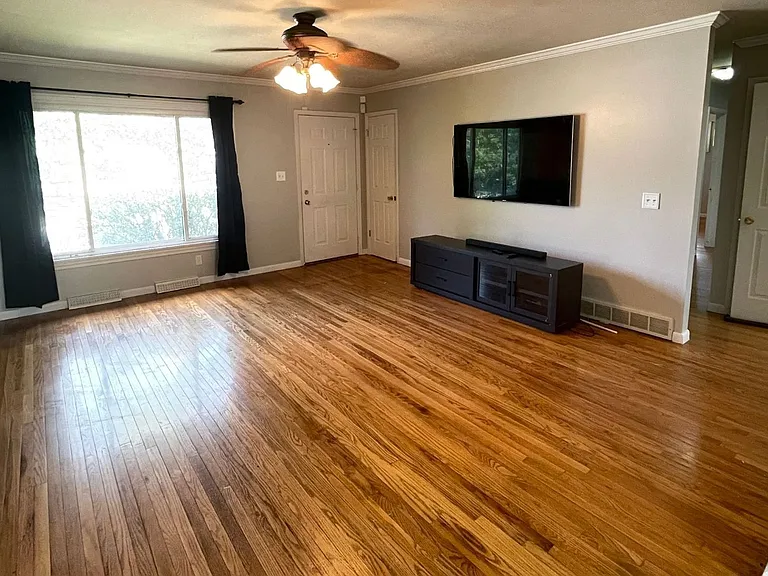 1503 Bunn St — Photo 9