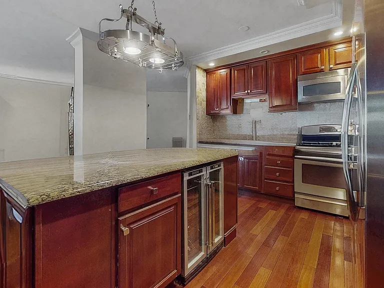 7002 Boulevard East #11A — Photo 6