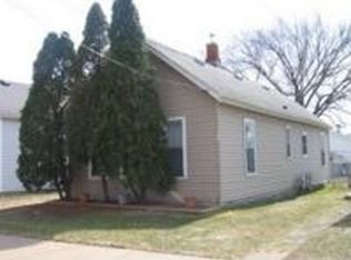 977 E 9th St, Winona, MN 55987