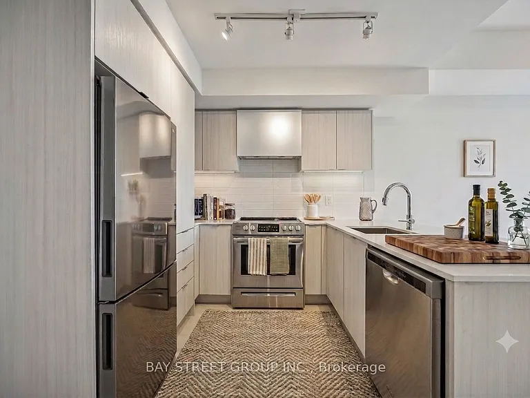 30 Gibbs Rd #Townhouse 101 — Photo 7