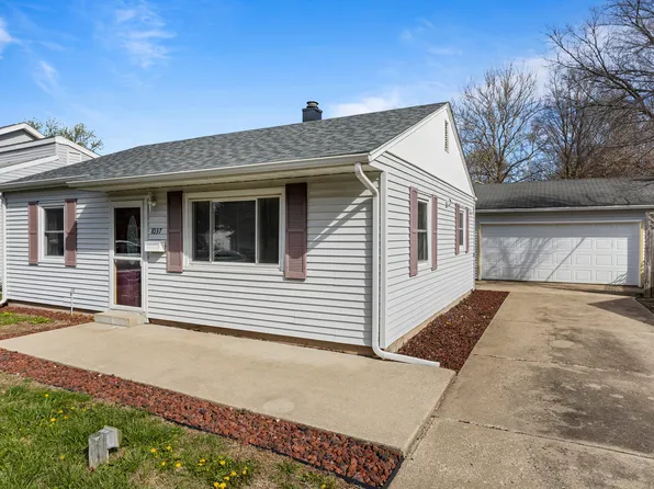 1037 Bel Aire Dr, Rantoul, IL 61866