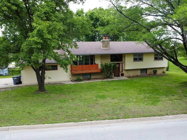 2152 Morningside Dr, Emporia, KS 66801