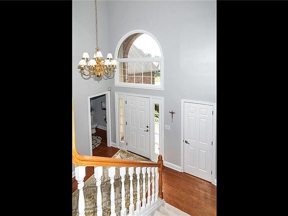 4th image of 8731 Creekwood Ln